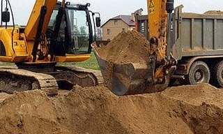 Выкопать яму экскаватором в Лысьве от 918 руб. - 2Землекопа-Лсь